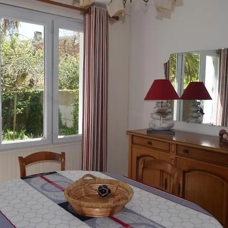 Maison 2 étoiles Proche Plage&marché, Avec Jardin Et Terrasse, Idéale Pour Familles. - Fr-1-197-499