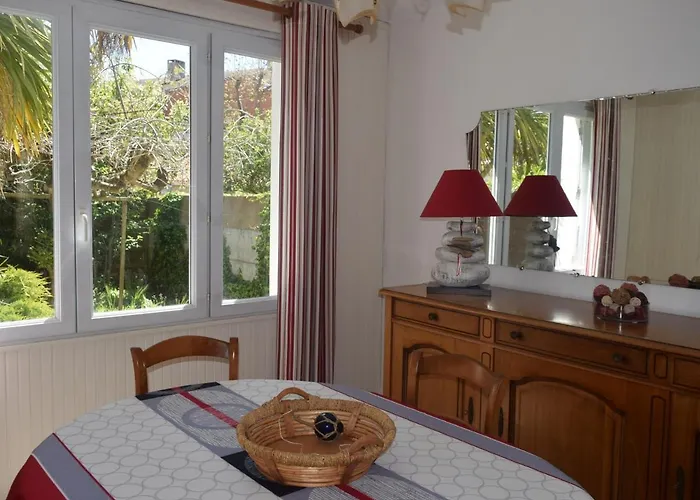 Maison 2 Etoiles Proche & Marche, Avec Jardin Et Terrasse, Ideale Pour Familles. - Fr-1-197-499