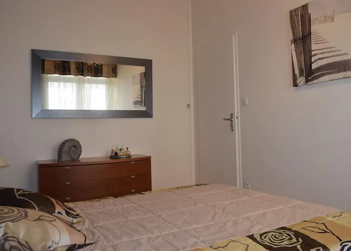 Prázdninový dům Maison 2 Etoiles Proche & Marche, Avec Jardin Et Terrasse, Ideale Pour Familles. - Fr-1-197-499